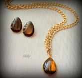 Conjunto de brincos e colar de gotas marrom